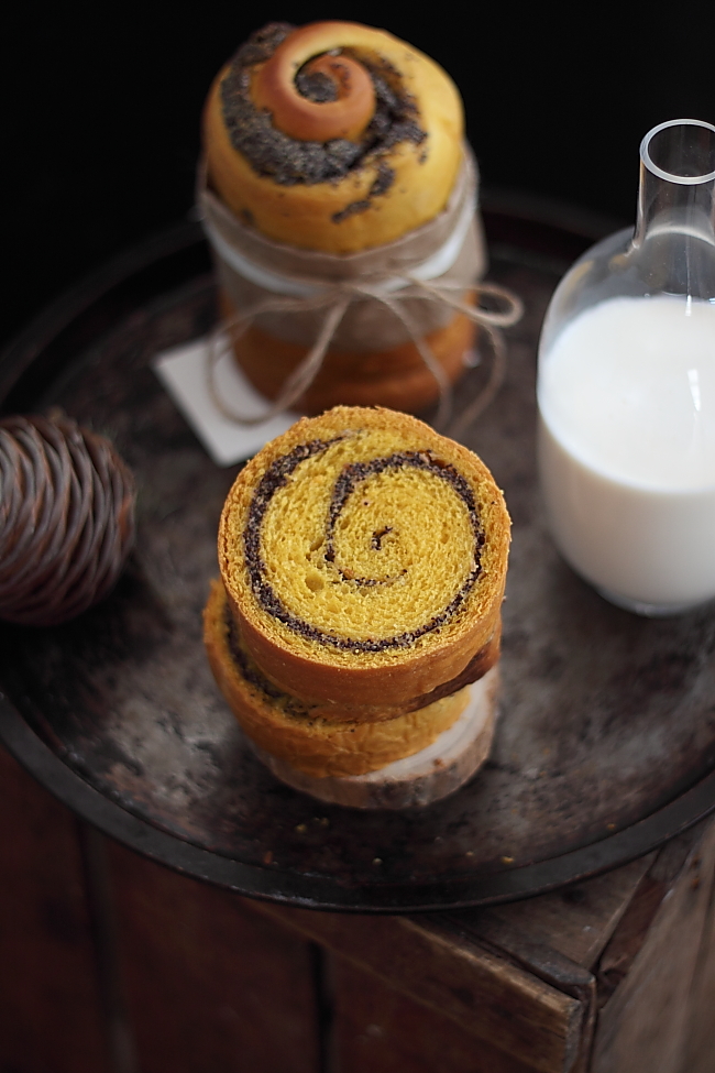 Brioche roulée à la patate douce et graines de pavot